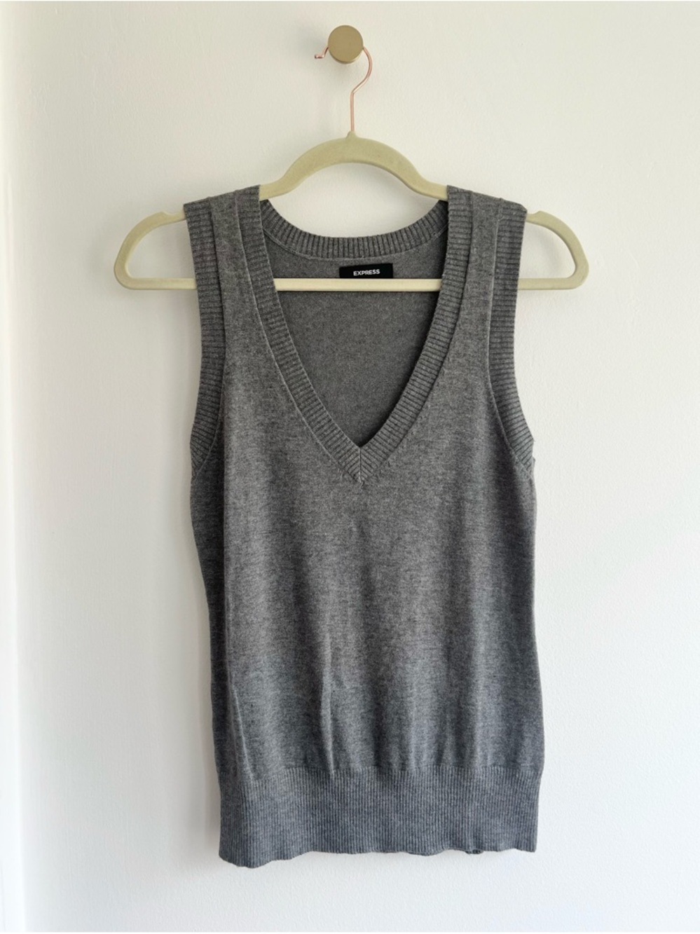Express Charcoal Gray V-Neck Knit Sweater Vest | Women’s (S)
